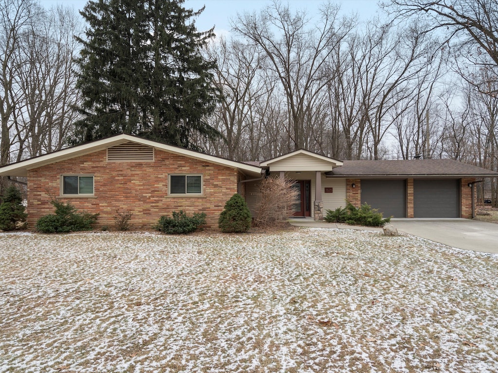 single story home featuring a garage