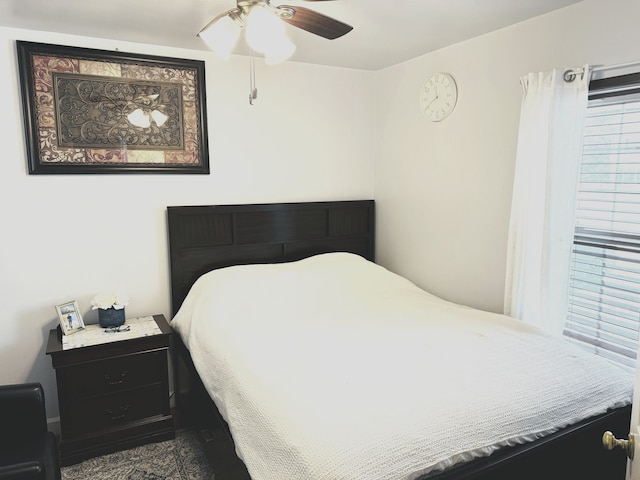 bedroom with ceiling fan