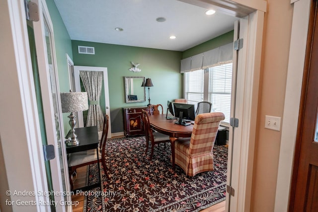 home office featuring recessed lighting, visible vents, and baseboards