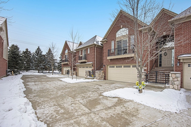 view of front facade featuring a garage