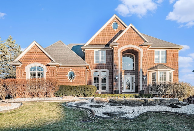 front facade featuring a front yard