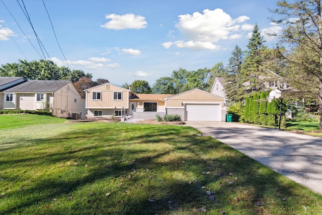 view of front of property with a front yard