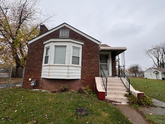 bungalow-style house with a front yard