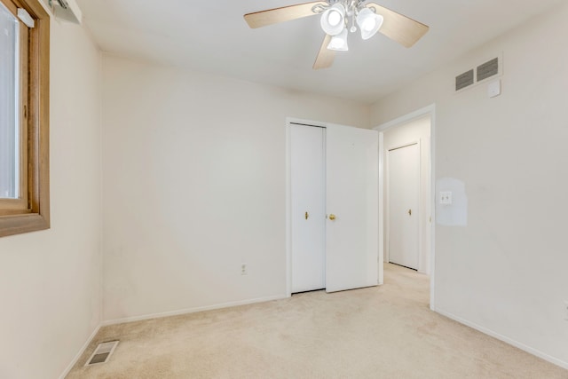 carpeted empty room featuring ceiling fan