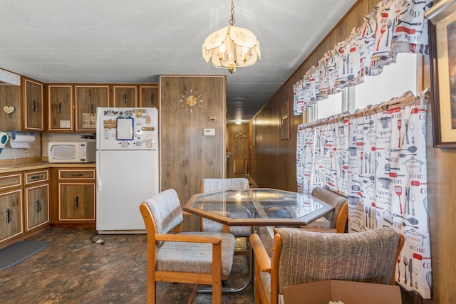 dining space with a notable chandelier