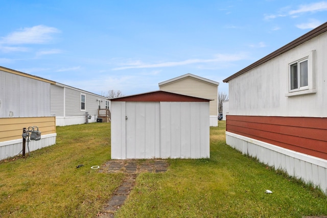 view of yard featuring a storage shed