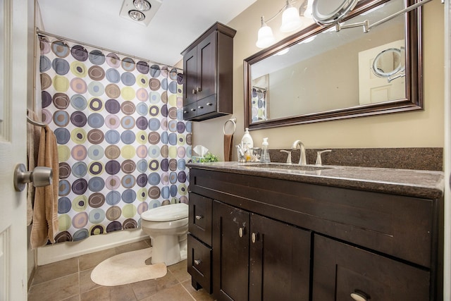 full bathroom featuring tile patterned flooring, vanity, shower / bath combo with shower curtain, and toilet