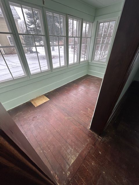 view of unfurnished sunroom