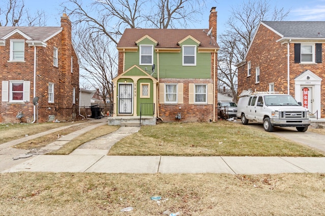 view of front of house featuring a front lawn