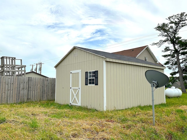 view of outbuilding with a yard