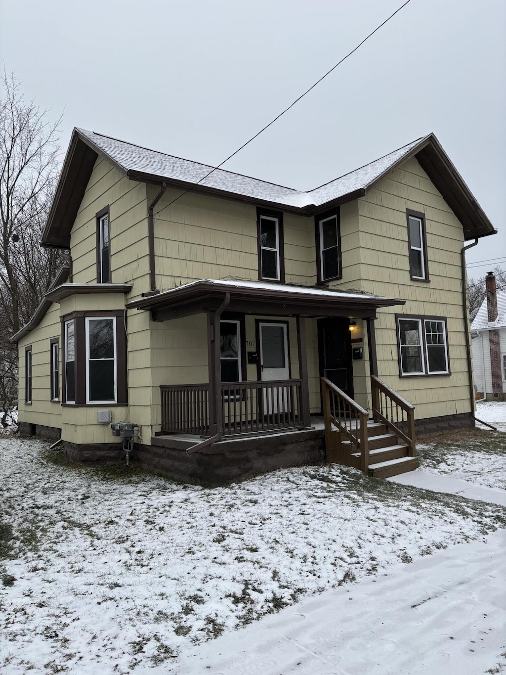 view of front facade featuring a porch