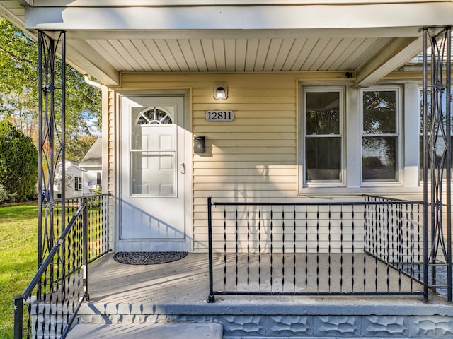 property entrance featuring covered porch