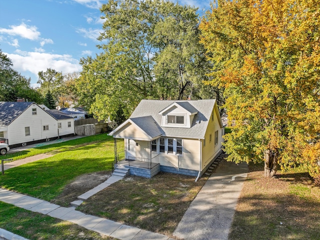 bungalow-style home featuring a front lawn