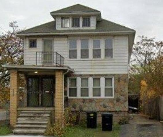 view of front of house featuring a balcony