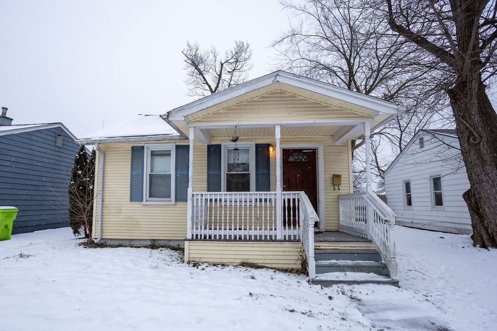 bungalow-style house featuring a porch