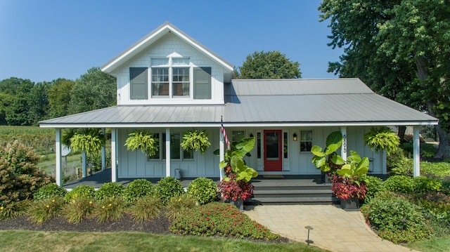 view of front of home featuring a porch