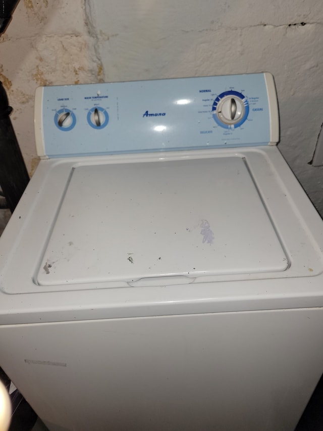 laundry room with washer / dryer