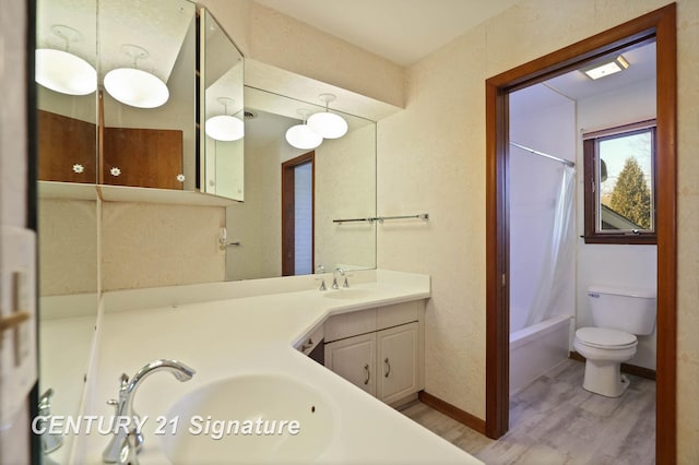 full bathroom featuring hardwood / wood-style flooring, shower / bath combo, toilet, and vanity