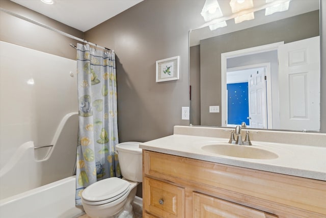 bathroom featuring shower / tub combo with curtain, vanity, and toilet