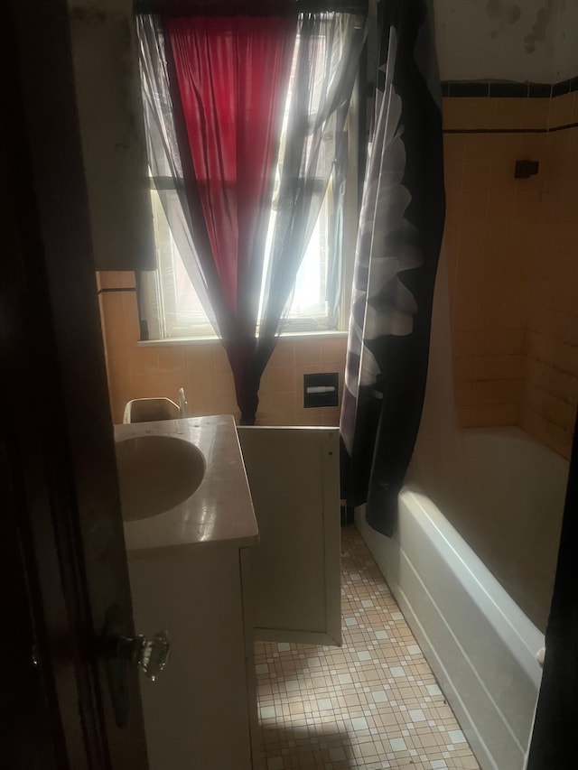 bathroom with shower / tub combo with curtain and vanity