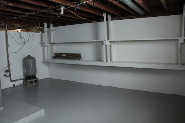 8142 W 32nd Rd, Harrietta, MI 49638 - unfinished below grade area with a water pressure tank
