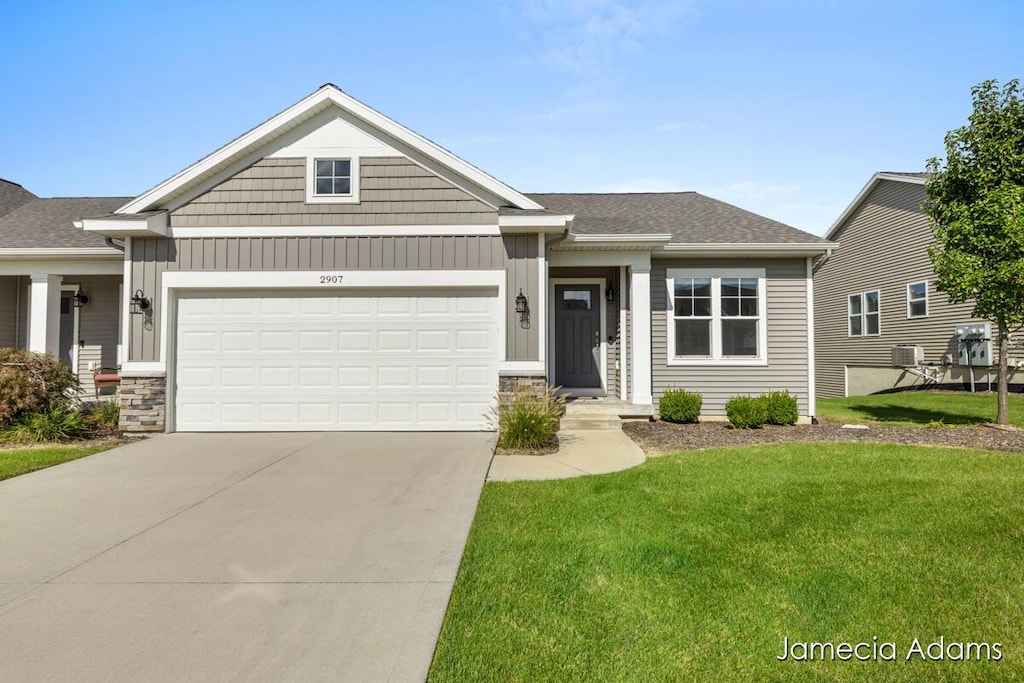 view of front facade featuring a garage and a front lawn