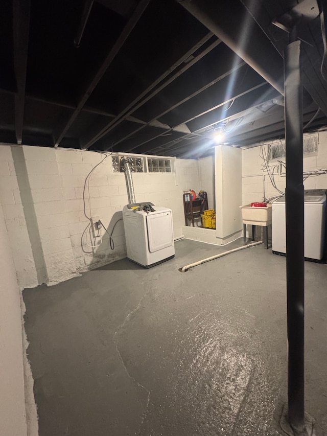 basement featuring sink and independent washer and dryer