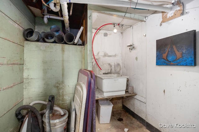 bathroom featuring toilet and sink