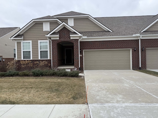 view of front facade featuring a garage and a front yard