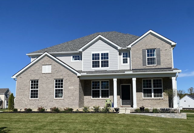 craftsman inspired home featuring a front yard