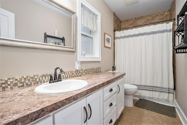 bathroom with a shower with curtain, vanity, toilet, and backsplash