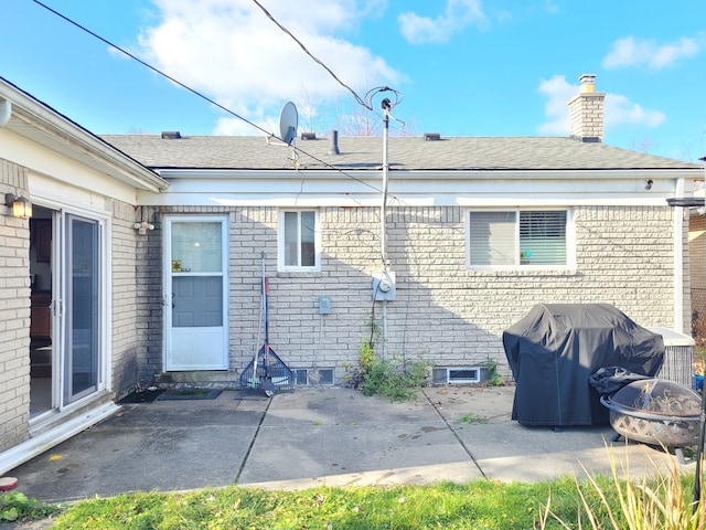 back of house featuring a patio and an outdoor fire pit