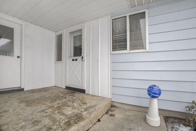 property entrance featuring a patio