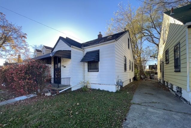 bungalow-style home with a front yard