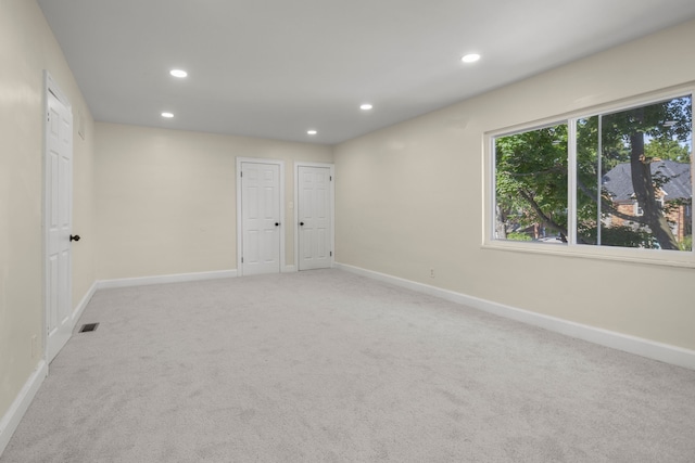 unfurnished room featuring carpet floors