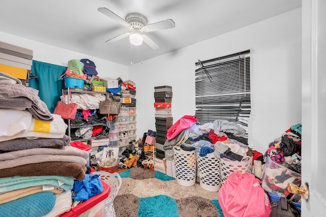 bedroom with ceiling fan