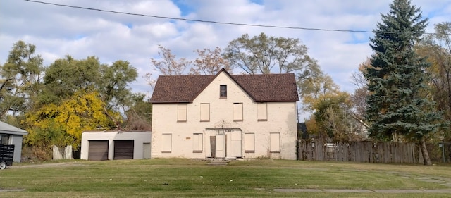 view of outdoor structure featuring a garage and a yard