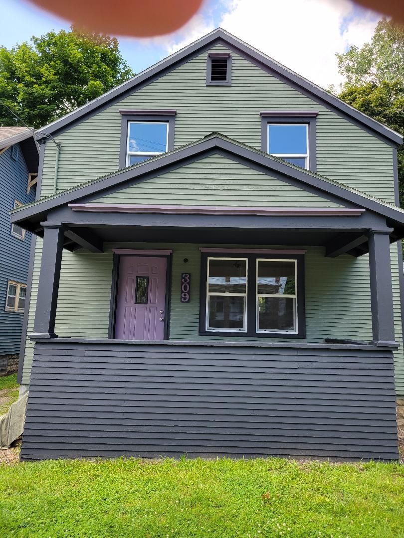 view of front facade with a porch