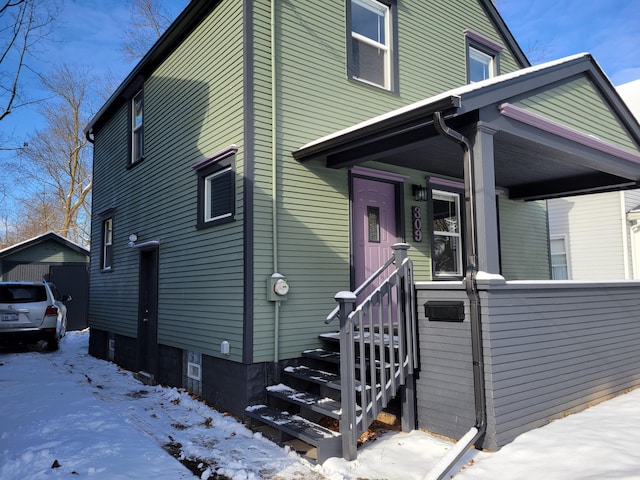 view of front of property featuring a porch