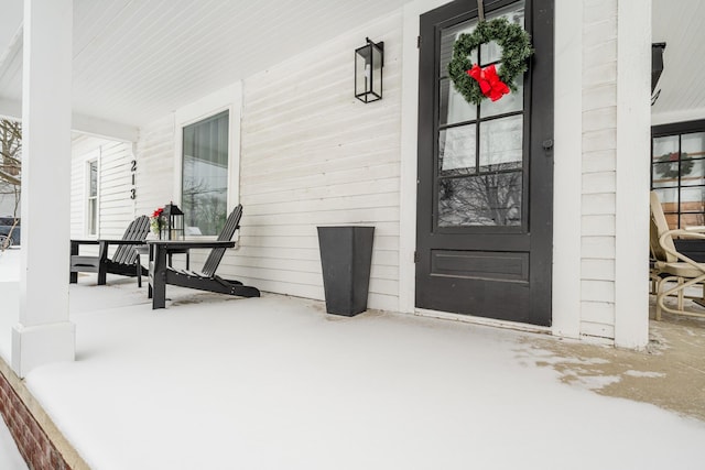 doorway to property with covered porch