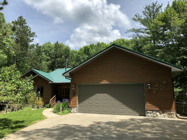 view of front of house featuring a garage