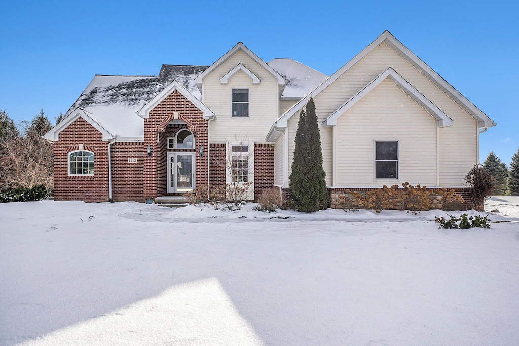 view of front property