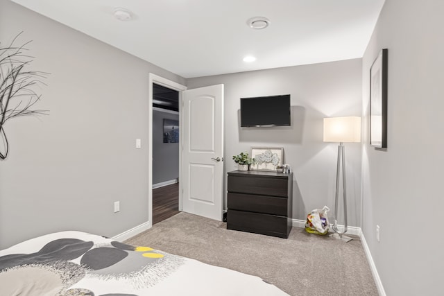 bedroom with carpet flooring