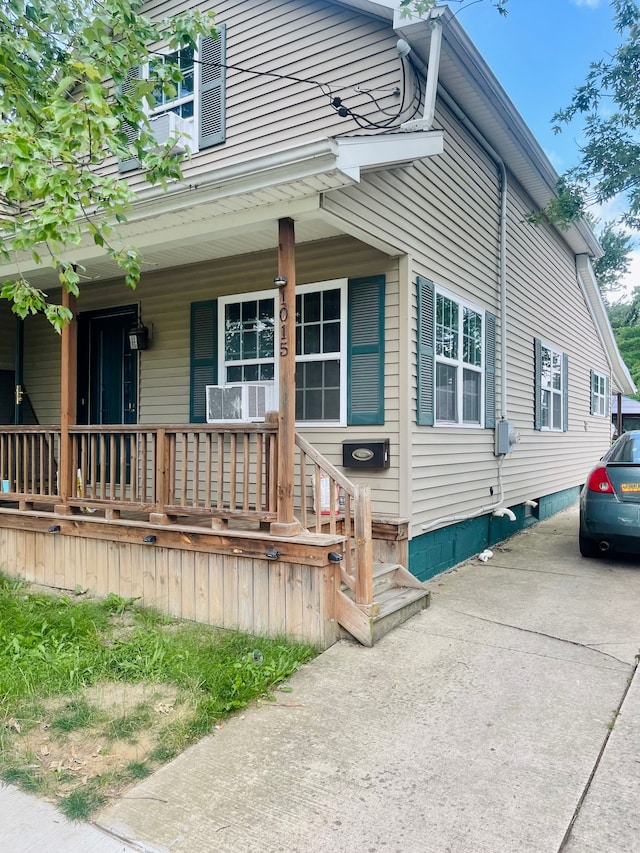 view of front facade with covered porch