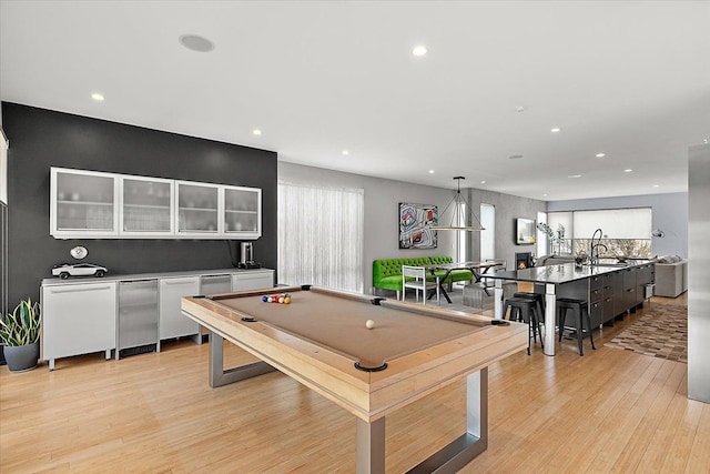 playroom featuring billiards, sink, and light hardwood / wood-style floors