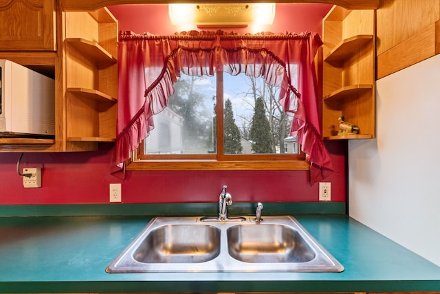 kitchen featuring sink