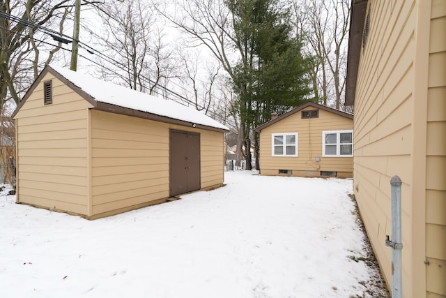 view of yard layered in snow