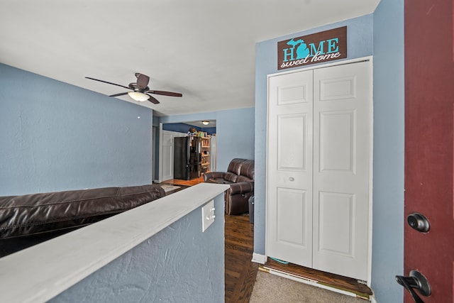 entryway featuring ceiling fan