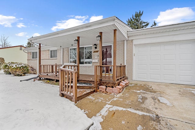 view of front of house with covered porch and a garage