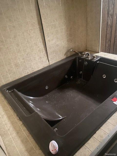 19005 Birchcrest Dr, Detroit, MI 48221 - photo 32